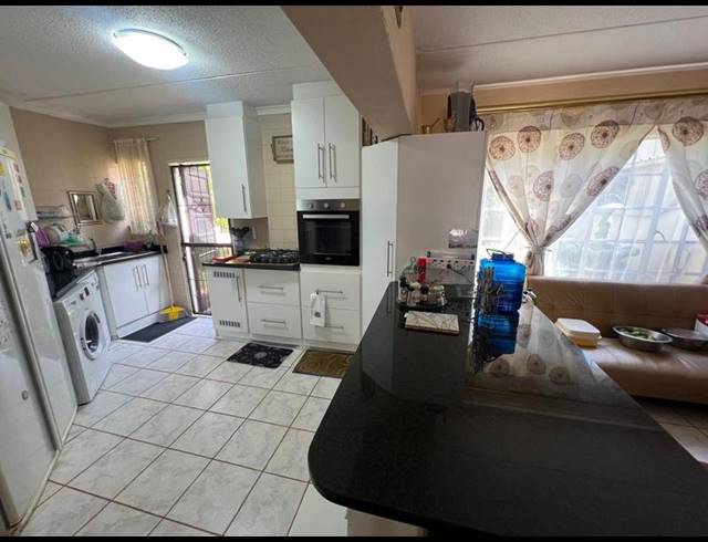 2 BEDROOM TOWNHOUSE FOR SALE IN HELDERKRUIN